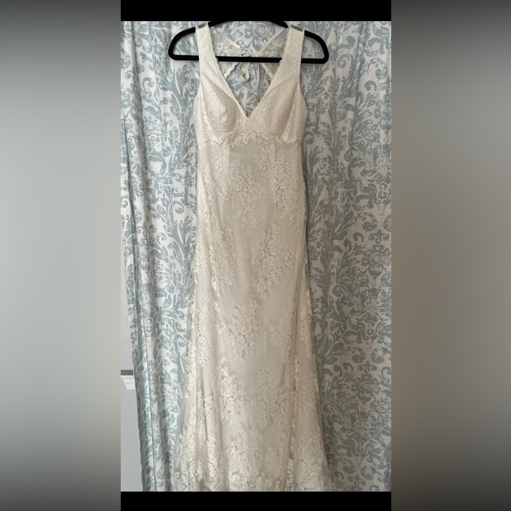 Galina wedding gown size 6; lace and satin